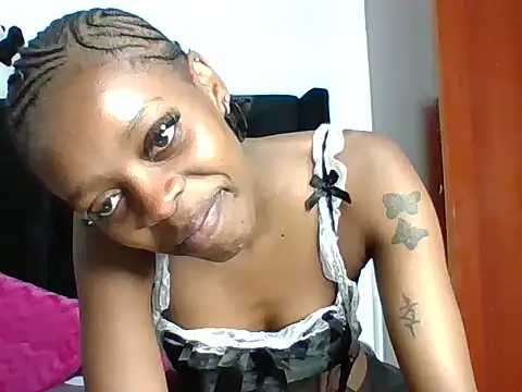 Snapshot of prettytinashe chatting on June 25, 10:04 pm prettytinashe online show from June 25, 10:04 pm