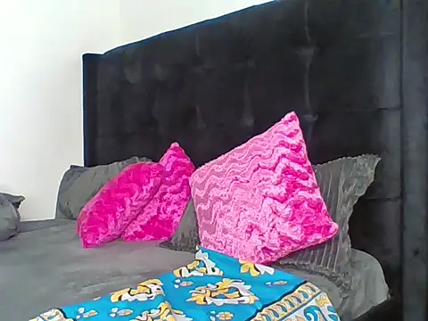 Snapshot of prettytinashe chatting on June 2, 9:37 pm prettytinashe online show from June 2, 9:37 pm