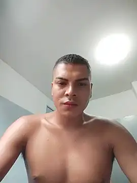 Snapshot of Mike3398 chatting on May 26, 8:40 pm Mike3398 online show from May 26, 8:40 pm
