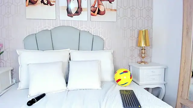 Snapshot of Alika_key chatting on June 17, 11:03 pm Alika key online show from June 17, 11:03 pm