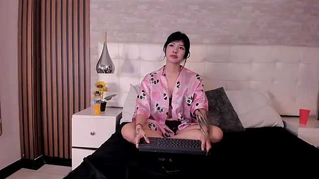 SofiaThoompson online show from June 14, 8:43 pm