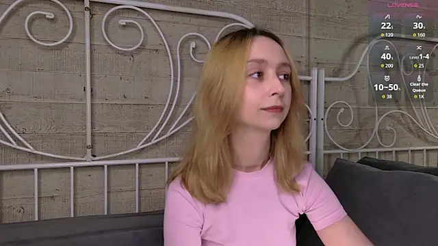 Snapshot of RachelVacsler chatting on June 9, 3:46 pm RachelVacsler online show from June 9, 3:46 pm