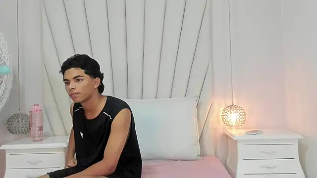 Snapshot of Brenda_n_Steven chatting on June 11, 6:05 pm Brenda n Steven online show from June 11, 6:05 pm