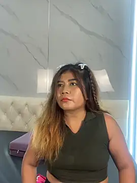 LyraMilano online show from May 29, 12:33 pm