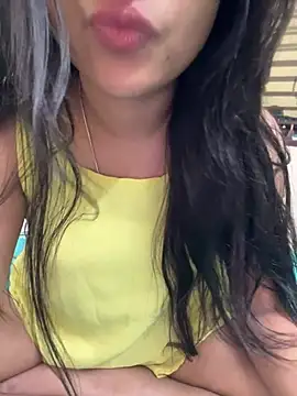 Snapshot of Aalya_B chatting on July 8, 9:43 am Aalya B online show from July 8, 9:43 am