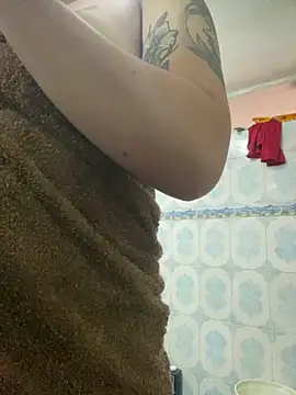 Snapshot of -Cattleya- chatting on May 26, 7:01 pm -Cattleya- online show from May 26, 7:01 pm