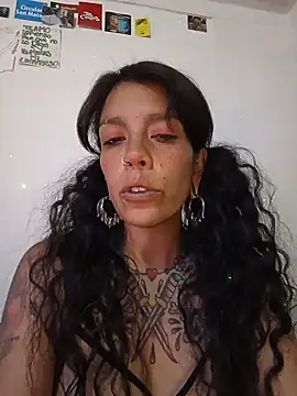 Snapshot of SweetVenomMilf chatting on June 3, 4:55 pm SweetVenomMilf online show from June 3, 4:55 pm