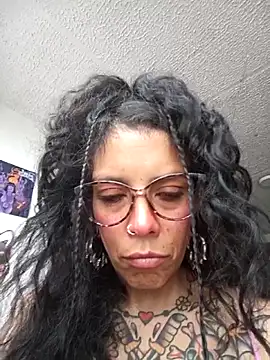 Snapshot of SweetVenomMilf chatting on June 5, 12:00 pm SweetVenomMilf online show from June 5, 12:00 pm