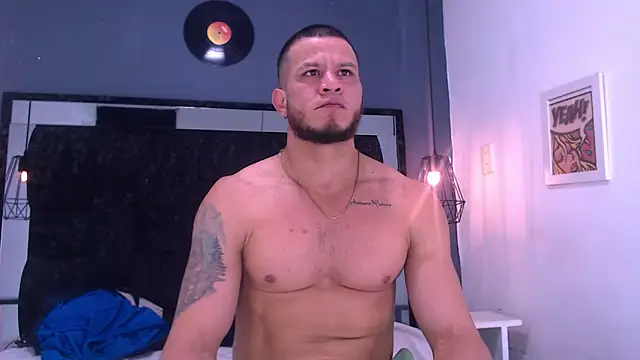 Snapshot of Maximiliano_Stronge chatting on June 16, 5:02 pm Maximiliano Stronge online show from June 16, 5:02 pm