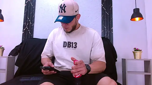 Snapshot of Maximiliano_Stronge chatting on June 9, 7:26 pm Maximiliano Stronge online show from June 9, 7:26 pm
