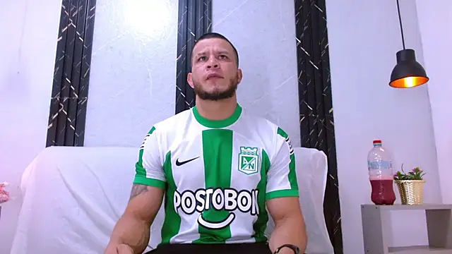 Snapshot of Maximiliano_Stronge chatting on June 19, 10:15 pm Maximiliano Stronge online show from June 19, 10:15 pm