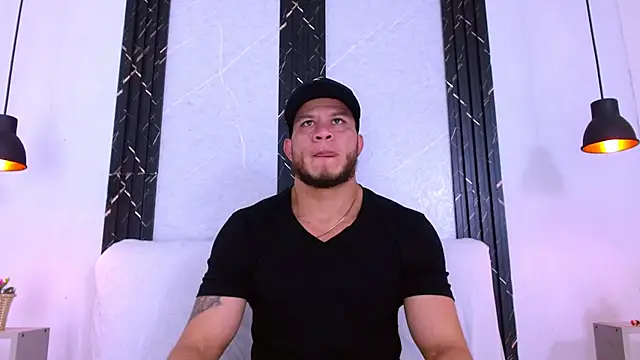 Snapshot of Maximiliano_Stronge chatting on June 11, 7:11 pm Maximiliano Stronge online show from June 11, 7:11 pm