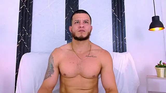 Snapshot of Maximiliano_Stronge chatting on June 22, 8:39 pm Maximiliano Stronge online show from June 22, 8:39 pm