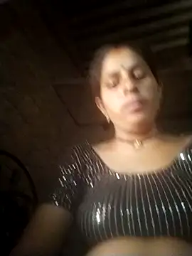 Snapshot of kamile_sexe chatting on July 18, 10:57 am kamile sexe online show from July 18, 10:57 am