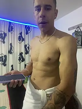 Snapshot of jhuan99 chatting on July 3, 3:40 pm jhuan99 online show from July 3, 3:40 pm