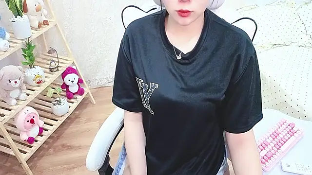 lrykknana online show from July 12, 1:06 am