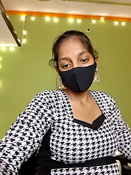 Snapshot of Miss_Aaisha chatting on June 18, 8:35 am Miss Aaisha online show from June 18, 8:35 am