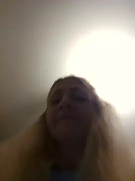 Snapshot of Kisa_Dreis chatting on June 21, 1:44 am Kisa Dreis online show from June 21, 1:44 am