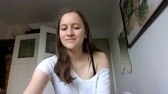 Snapshot of SoftieSophie chatting on June 20, 4:06 am SoftieSophie online show from June 20, 4:06 am