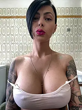 Snapshot of 1HelenRose chatting on June 7, 12:10 pm 1HelenRose online show from June 7, 12:10 pm
