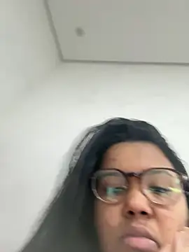 Eumileninha online show from May 27, 1:51 pm