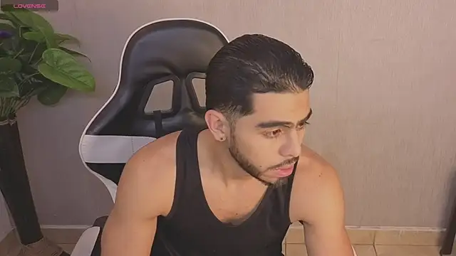 Snapshot of Jadiel_Stone chatting on July 5, 4:30 am Jadiel Stone online show from July 5, 4:30 am