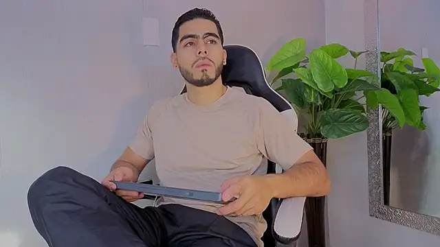 Snapshot of Jadiel_Stone chatting on July 1, 12:49 pm Jadiel Stone online show from July 1, 12:49 pm