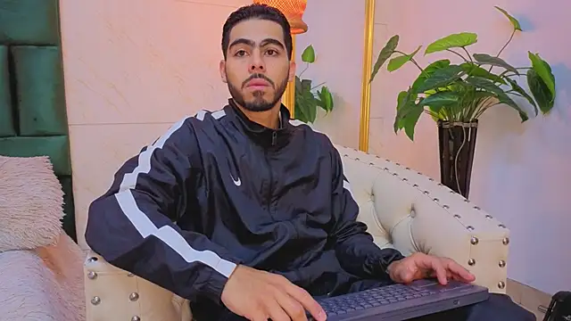 Snapshot of Jadiel_Stone chatting on June 10, 11:44 am Jadiel Stone online show from June 10, 11:44 am