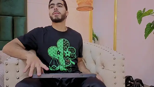 Snapshot of Jadiel_Stone chatting on June 22, 12:24 pm Jadiel Stone online show from June 22, 12:24 pm