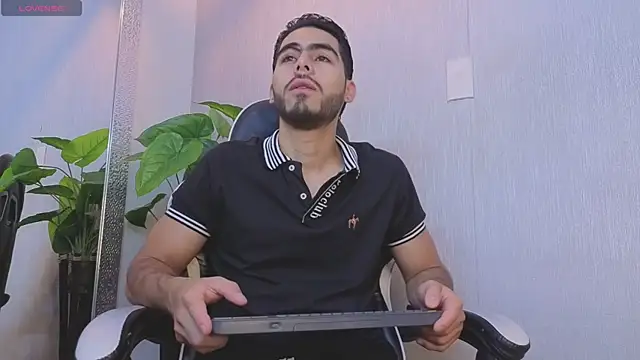 Snapshot of Jadiel_Stone chatting on July 12, 11:44 am Jadiel Stone online show from July 12, 11:44 am