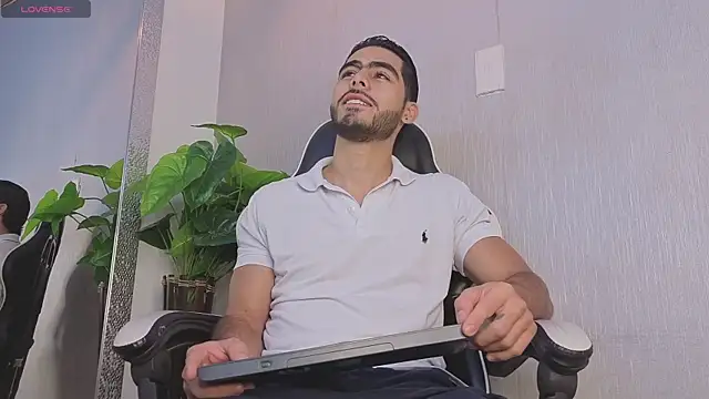 Snapshot of Jadiel_Stone chatting on July 15, 12:23 pm Jadiel Stone online show from July 15, 12:23 pm