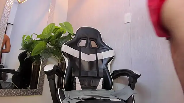 Snapshot of Jadiel_Stone chatting on June 30, 12:16 pm Jadiel Stone online show from June 30, 12:16 pm