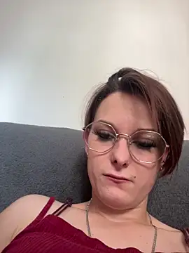 Snapshot of Quenn667 chatting on May 30, 11:27 am Quenn667 online show from May 30, 11:27 am