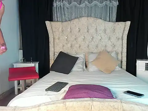 aura sterling online show from June 8, 11:00 am