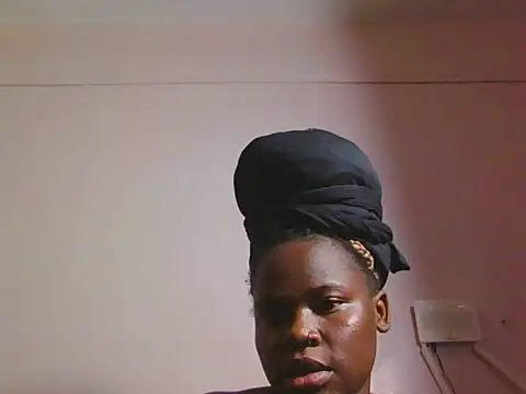 Snapshot of Midnight_whisper01 chatting on June 7, 2:06 am Midnight whisper01 online show from June 7, 2:06 am