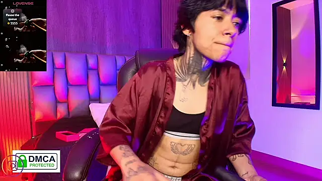 hottiesjuls online show from July 4, 9:19 pm