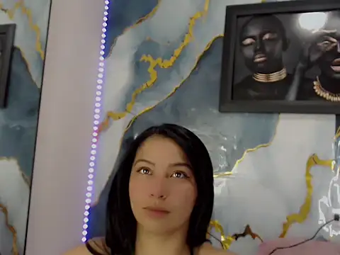 Yasmine Tapias online show from June 16, 9:15 pm