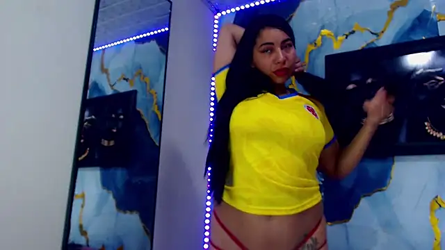 Yasmine Tapias online show from July 7, 8:56 pm