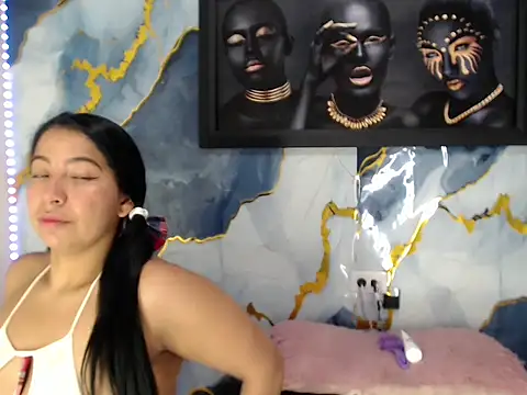 Yasmine Tapias online show from June 18, 9:31 pm