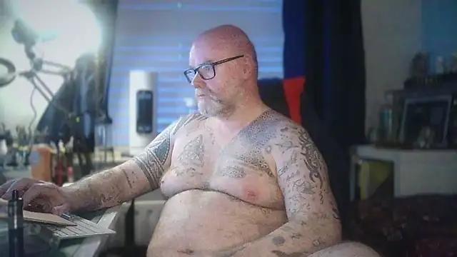 Tattooed Dilf 01 online show from May 25, 9:02 pm