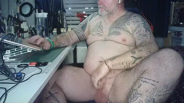 Tattooed Dilf 01 online show from August 1, 1:14 am
