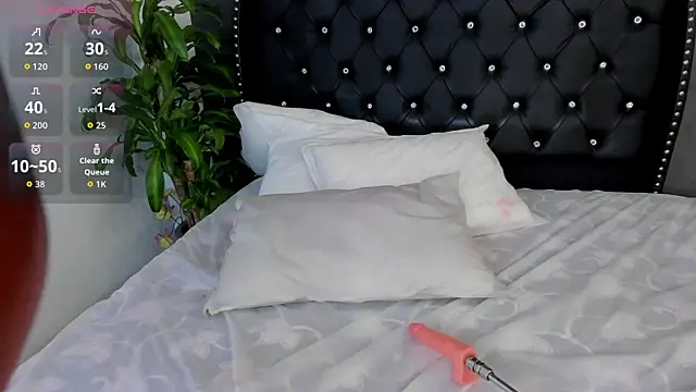 Snapshot of emmaalennox__ chatting on June 10, 7:37 pm emmaalennox online show from June 10, 7:37 pm