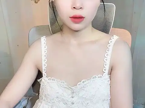 -Naomii  online show from June 21, 11:49 am