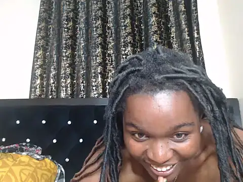 Snapshot of ebonyempress25 chatting on June 12, 4:21 am ebonyempress25 online show from June 12, 4:21 am