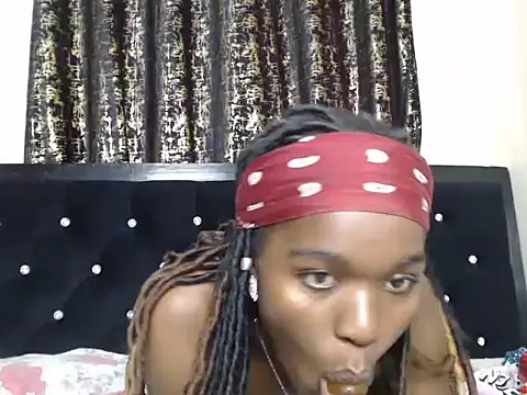 Snapshot of ebonyempress25 chatting on June 4, 8:19 am ebonyempress25 online show from June 4, 8:19 am