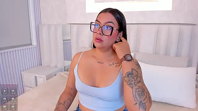 Snapshot of barbara_luxx chatting on May 29, 1:39 pm barbara luxx online show from May 29, 1:39 pm