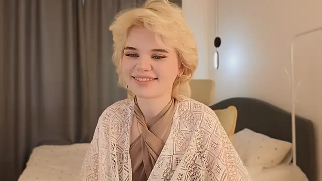 Snapshot of mood_berry_ chatting on June 1, 12:27 pm mood berry online show from June 1, 12:27 pm