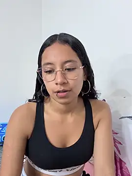 Snapshot of Violetlove_ chatting on June 18, 8:57 am Violetlove online show from June 18, 8:57 am