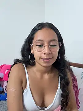 Snapshot of Violetlove_ chatting on June 24, 4:00 am Violetlove online show from June 24, 4:00 am