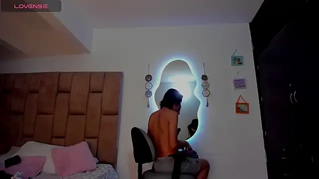 Snapshot of Estrella_rousel chatting on June 18, 9:53 pm Estrella rousel online show from June 18, 9:53 pm